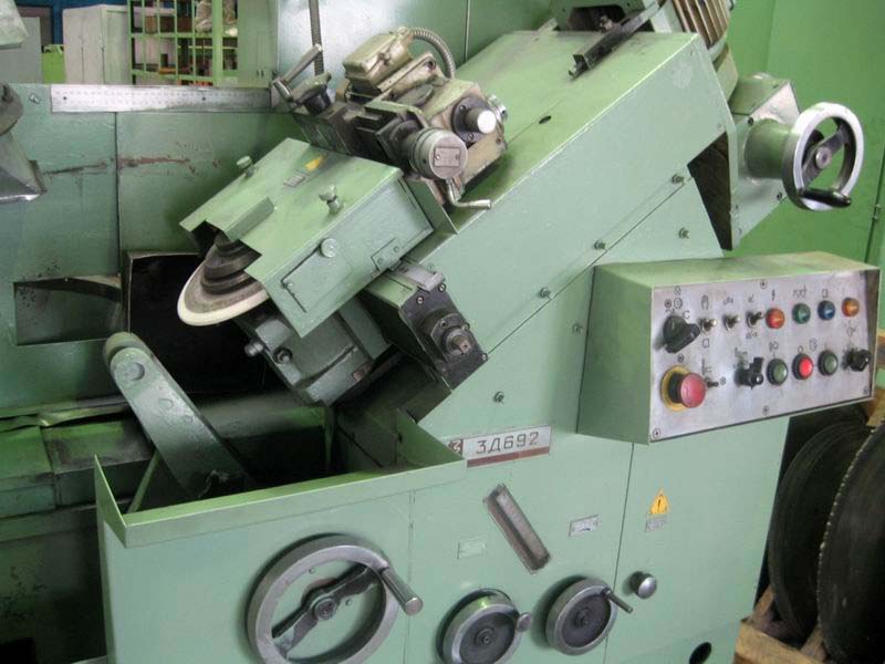 3Д692 Загальний вигляд заточувального верстата Загальний вигляд заточувального верстата 3Д692